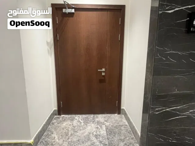 مكتب إداري للإيجار – 74 متر – District 5 – موقع مميز جدًا - الدور: الأول