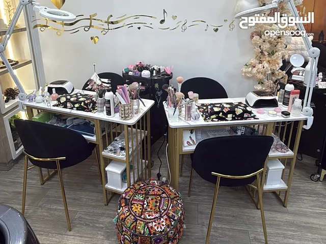 بيع أغراض صالون تجميل بسبب السفر عدة أضافر وبشرة وليزر