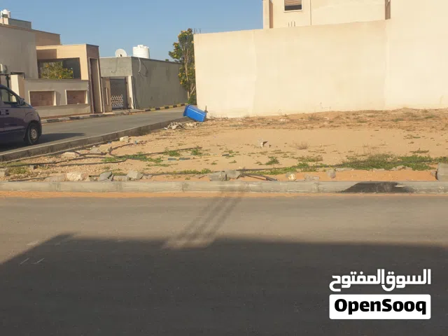 قطعة ارض 380 م واجهتين قطران وكهرباء للبيع بدون وسيط بجوار الدبلوماسي مووول  انت والمول جيرااااان