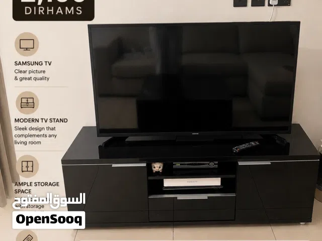 Pan Emirates Tv stand + Samsung TV