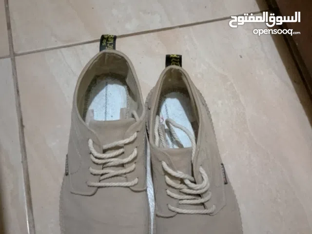 كوتشي شمواه مقاس 43 ومعاه هدية