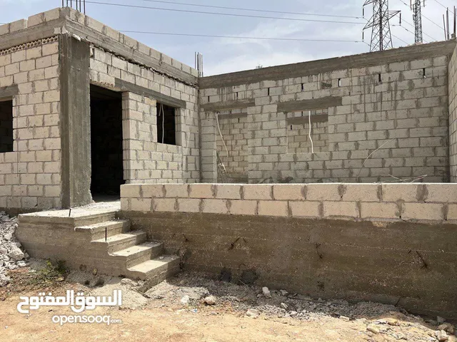 ارض زراعية مساحة 3 دونم و25 متر + بيت عظم مساحة 244.غرفة حارس واصل جميع الخدمات المنطقة هادئة جداااا