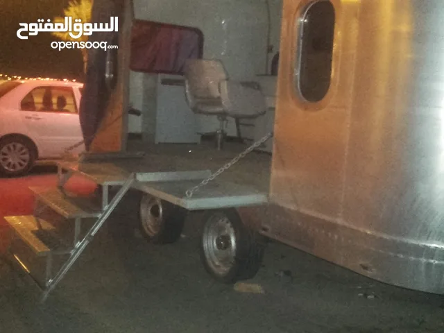 عربة مقطورة حلاق متنقل