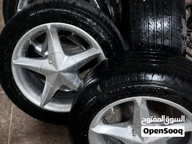 رخصات كومهو مستعملة بحالة جيدة لعجلات مقاس 15 إنش