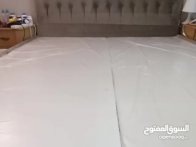 سرير طبي للبيع بحالة ممتازة