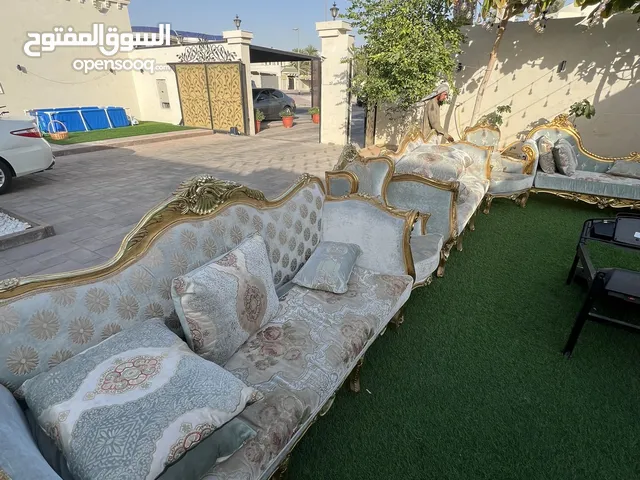 2 x طقم كراسي مجلس خشب مصري ذهبي فكتوري تركوازي اللون مع 4 x طاولات بأسطح رخاميه فاخرة