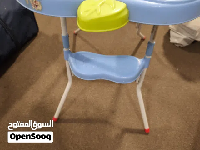 كرسي طعام للاطفال بحاله ممتازه للبيع
