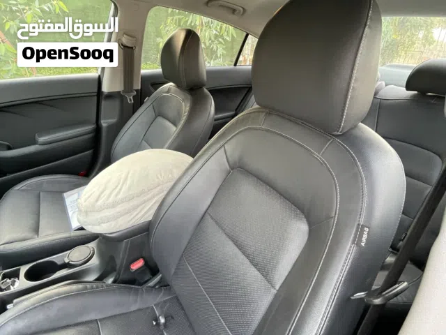 2017 كيا سيراتو Standard