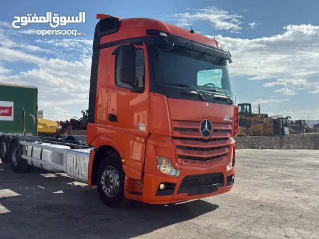 مرسيدس أكتروس 2014 صندوق Actros 2014 راس شاصي طويل عليه صندوق 7متر