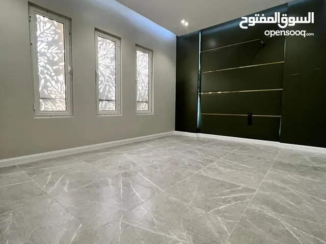 215 m2 More than 6 bedrooms Villa for Rent in Tabuk Al safa