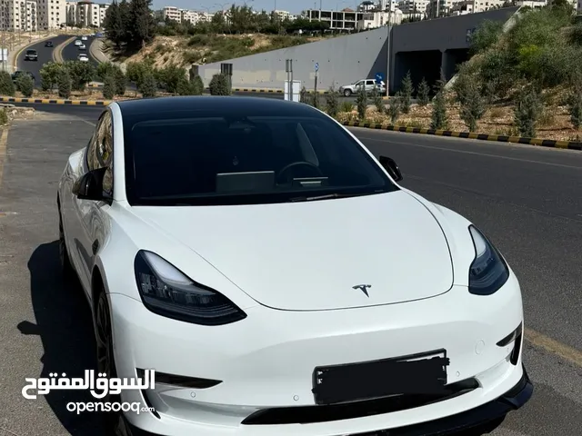 Tesla Model 3 Long Range // 2022 ممشى قليل للبيع