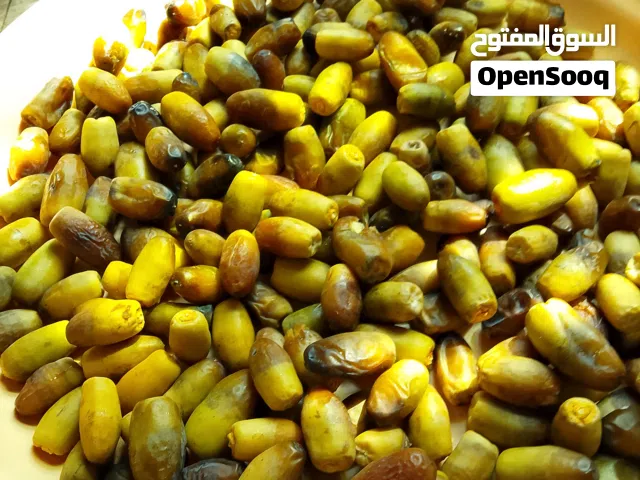 تمور متوفره بجميع الانواع ( رطب )