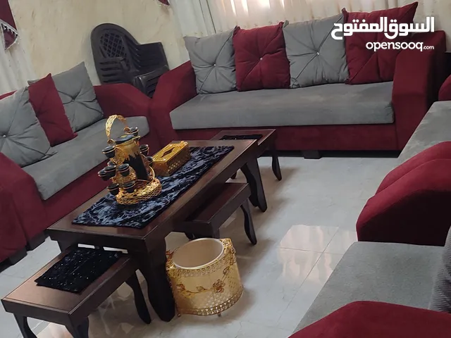 غرفه ضيوف تفصيل مستعمل شبه جديد 9 مقاعد مع الطاوله