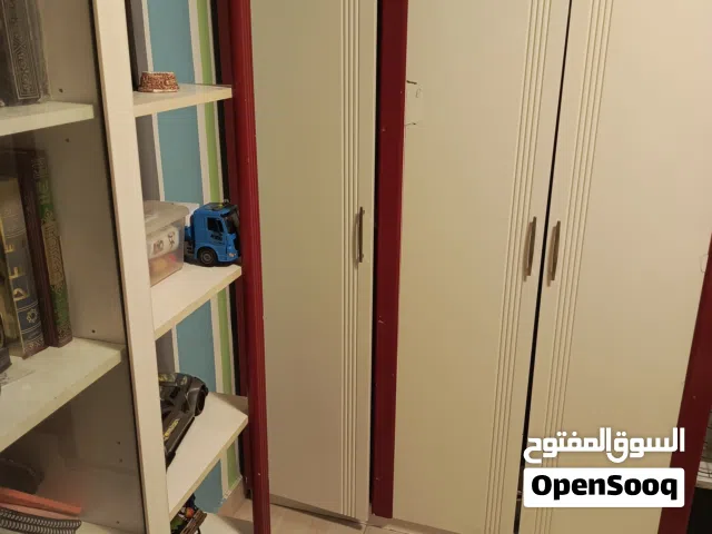 غرفة نوم كامله لكن غير مطابقة تحتوي ع كل نواقص الغرفه