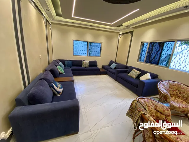 طقم كنب كورنر فاخر جدا تفصيل خشب ممتاز