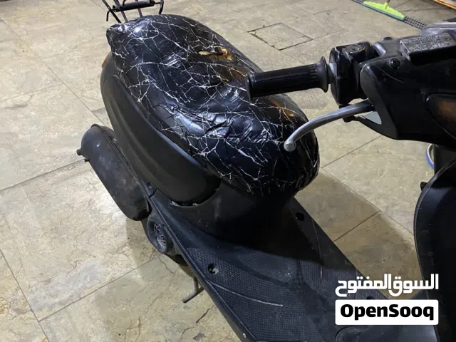 كلشي شغال وباتريها وياها