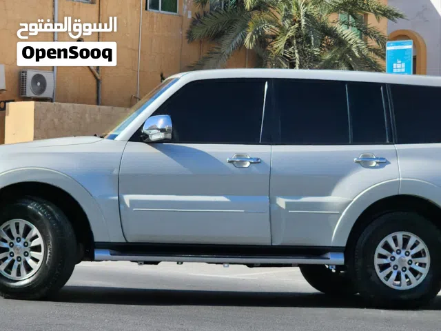 2014 ميتسوبيشي باجيرو GLS