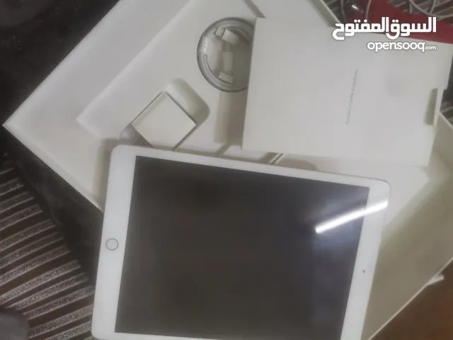 إيفون أيباد 8 مع كامل أغراضو