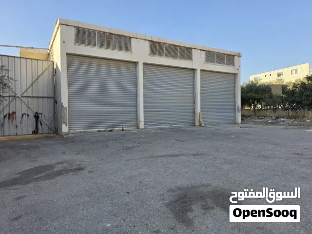 مجموعة مخازن تجارية وصناعية مميزة على الشارع الرئيسي -قرية عزموط