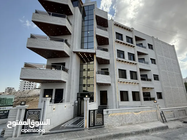 شقه طابق تسويه للبيع مساحه 145 داخلي وخارجي 100متر بموقع مميز في جبيهه حي المنصور