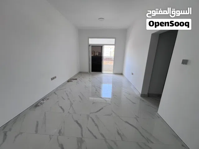 اول ساكن_غرف ماستر_غرفه خادمة_اطلاله مفتوحه_تكيف مركزي_صيانه فري_باركن فري