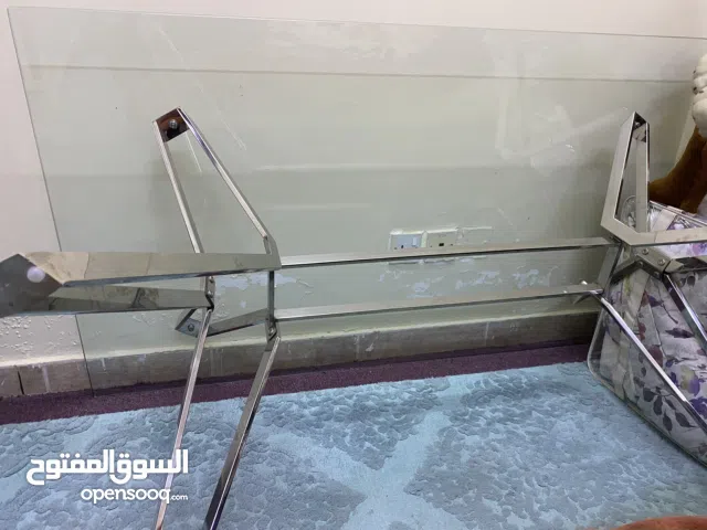 طاولة مع 6 مقاعد