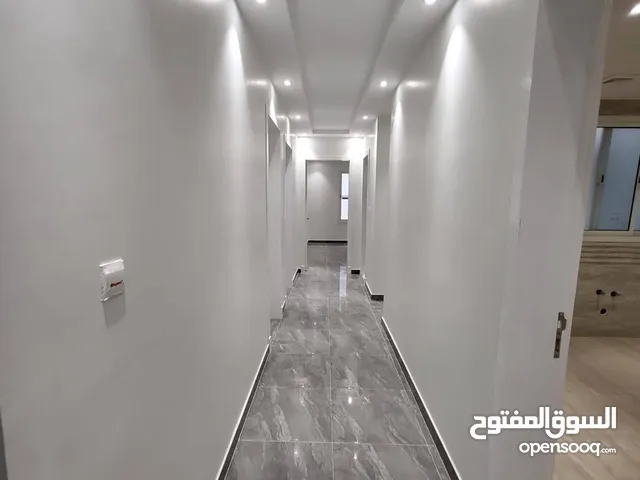 40 ft 4 Bedrooms Apartments for Rent in Dammam Al Wahah