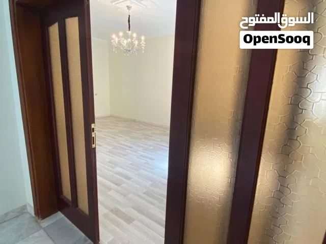 فيلا خدميــة للإيجــار –