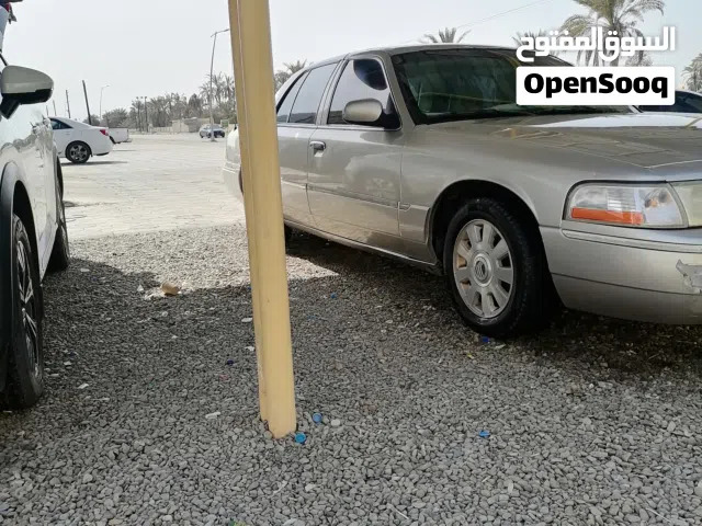 2005 Ford Crown Victoria Base