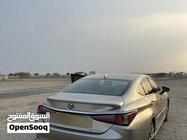 سيارة لكزس استعمال نسائي 2021