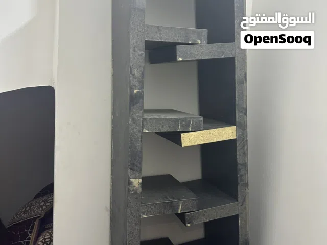 رفوف للبيع