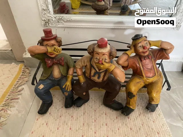 مجموعه تماثيل علي كرسي حديد العرض 50سم