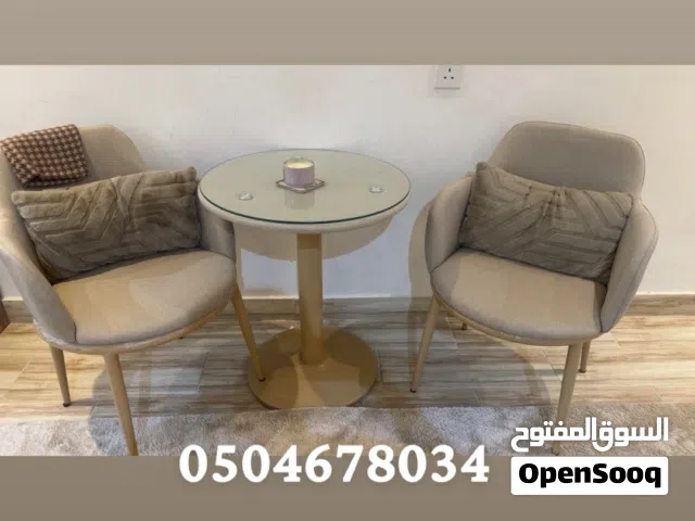 طاوله وكراسي