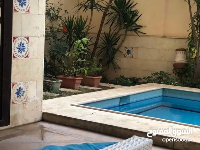 فيلا دوبلكس بحمام سباحة وجنينه خاصه مفروشه  350 متر للايجار/ فى كمبوند بالتجمع الخامس/  بقرب مسجد فا
