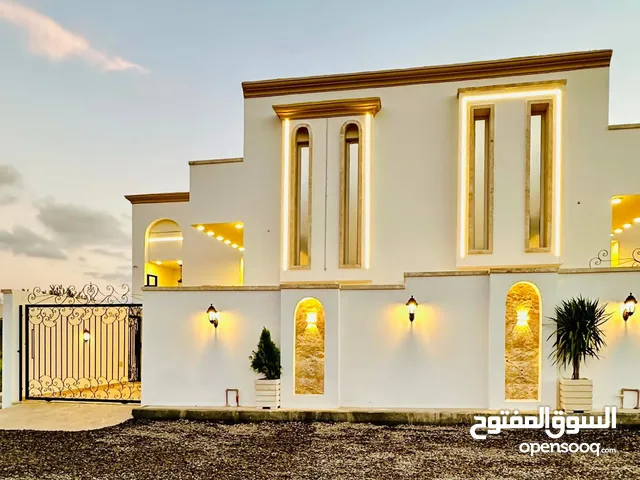 منازل للبيع في عين زارة تشطيب حديث