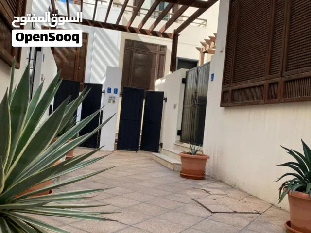 للإيجار فلة 5 غرف    For rent 5 BHK villa