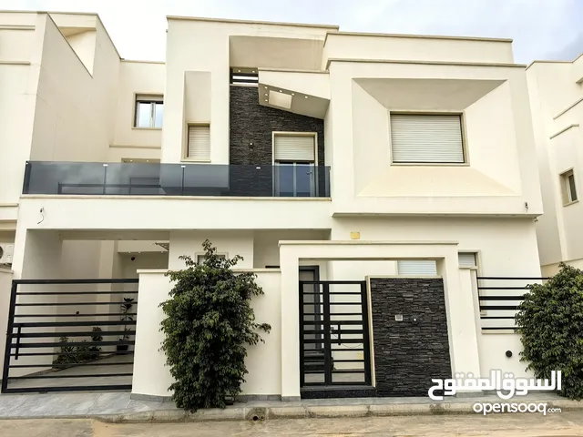 385m2 3 Bedrooms Villa for Sale in Tripoli Al-Serraj