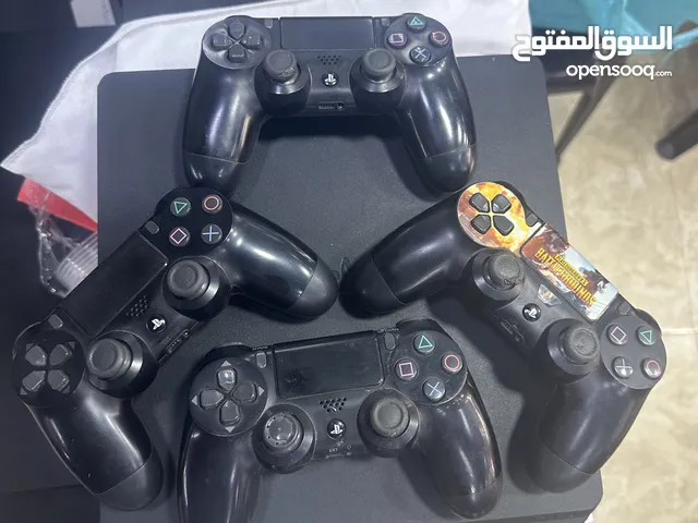 PS4 slim جهاز بليستيشين 4 سلم مع 4 ايادي تحكم و اشتراك للبيع مع 4 ايادي تحكم