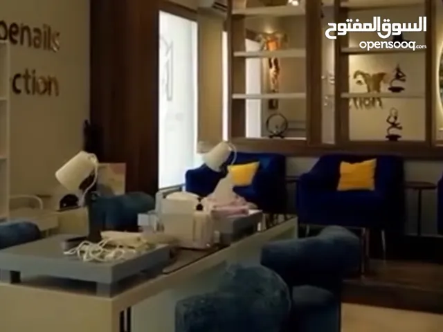 صالون ستاتي للبيع مع كامل عدتو موقع مميز