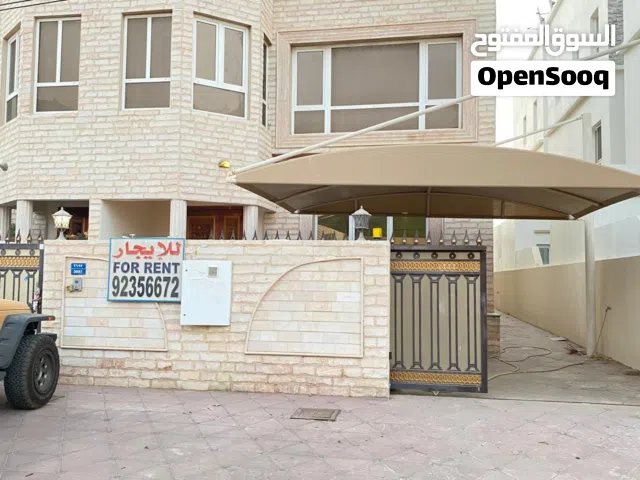400 m2 5 Bedrooms Villa for Rent in Muscat Al Mawaleh