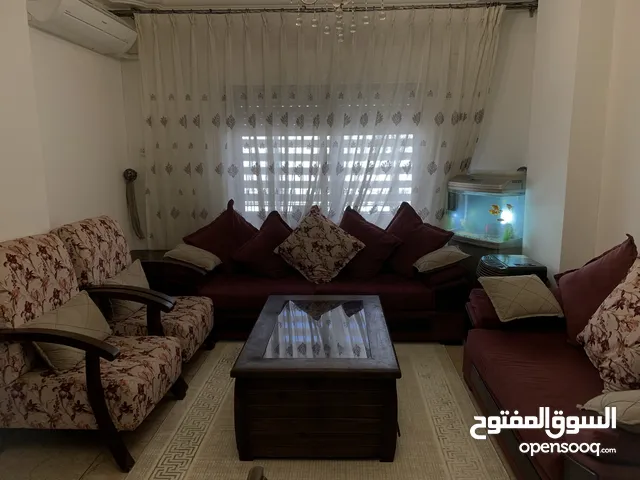 اثاث صالون بحالة ممتازة