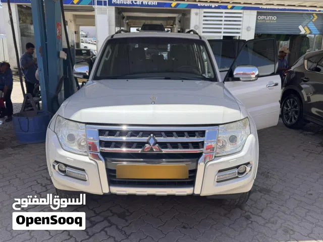 2016 ميتسوبيشي باجيرو GLS Top
