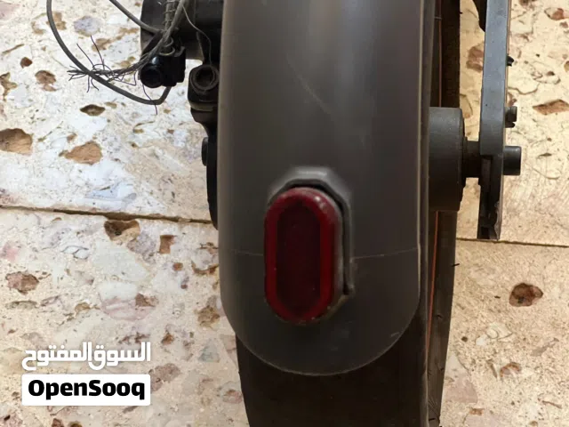 سكوتر كهربائي مستعمل استعمال نظيف سرعته 68 سكوتر لاقوة الا بالله للبيعع