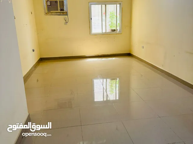 95 m2 2 Bedrooms Apartments for Rent in Al Wakrah Other