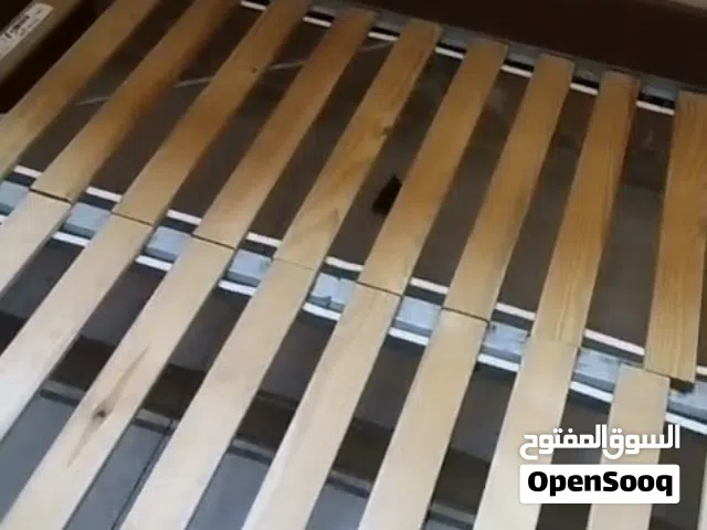 سرير خشب ومرتبة طبية