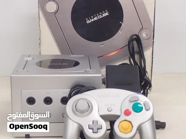 Gamecube silver with box and all  مع العاب accessories جهاز جيم كيوب فضي مع جميع مشتملاته