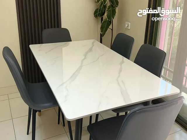 طاولة سفرة رخامية فاخرة الطاولة اللي بتجمع بين الأناقة و المتانة و الراحة! مع 4 كراسي و 6 كراسي