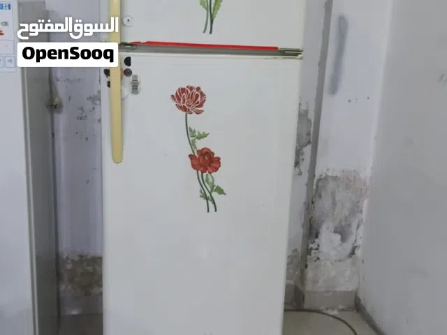 ثلاجه لون ابيض