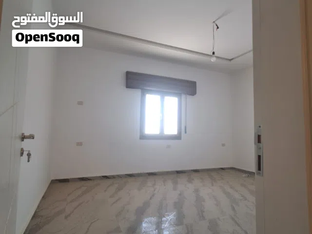 مبنى . ثلاث شقق . ايجار.  سكنى . مكتبي . جراج . بن عاشور.