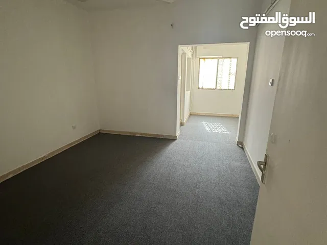 100 m2 4 Bedrooms Apartments for Rent in Muscat Madinat As Sultan Qaboos